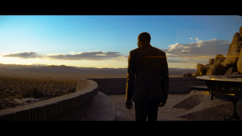 étalonneur numérique a man at sunrise