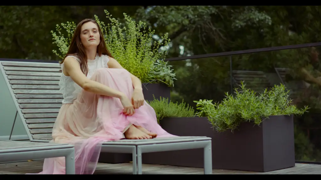 étalonneur numérique a woman on a deckchair