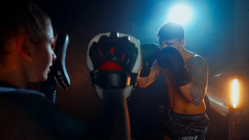 étalonneur numérique a boxing session with multiple light sources